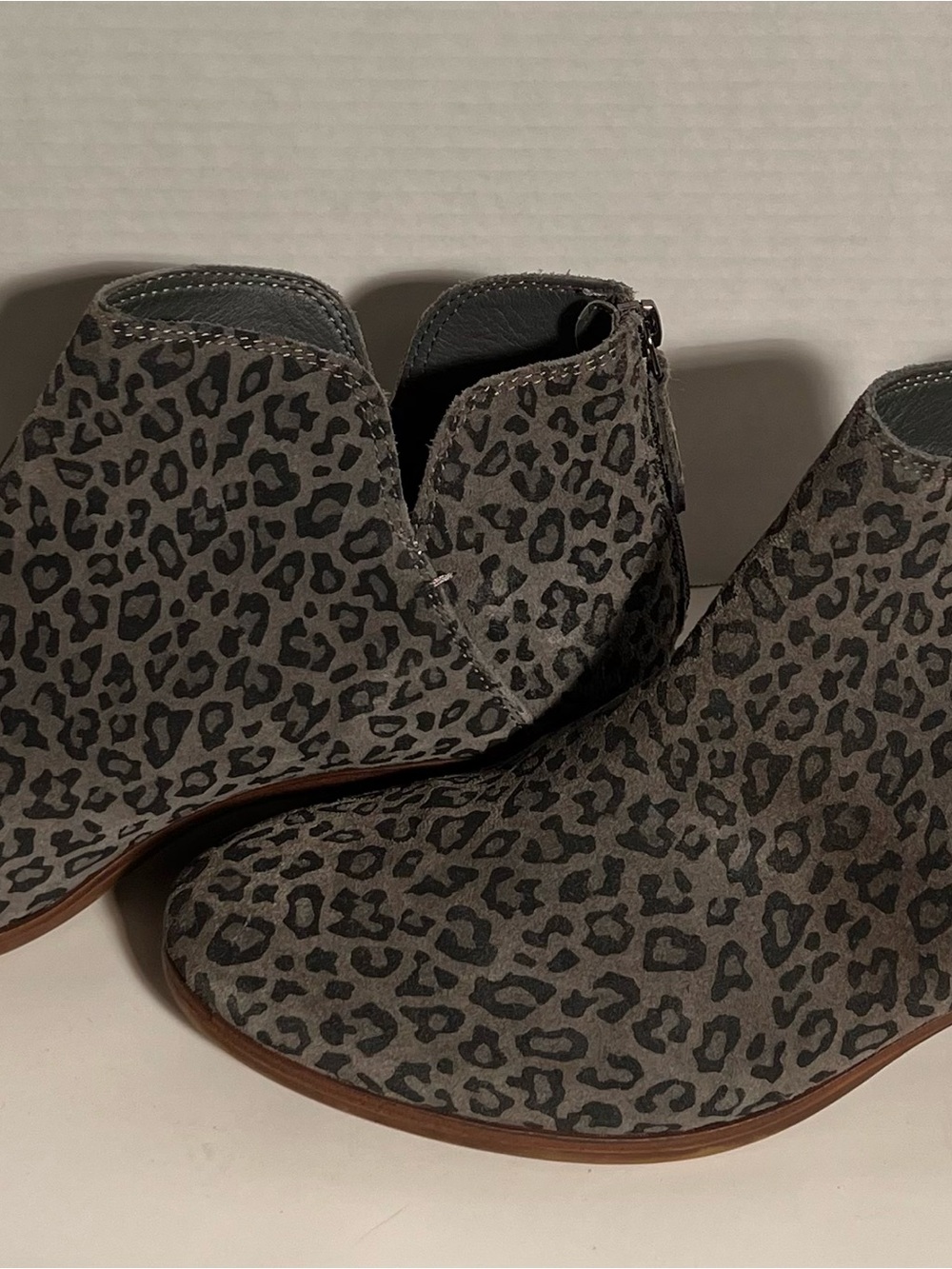 Michael by Michael Shannon Nadya Ladies Gray Leopard Print Booties Size 10